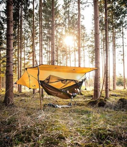 Hamac et tarp AMAZONAS Ultra-Light en forêt